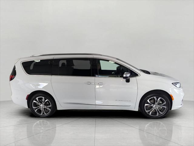 2025 Chrysler Pacifica Pinnacle AWD