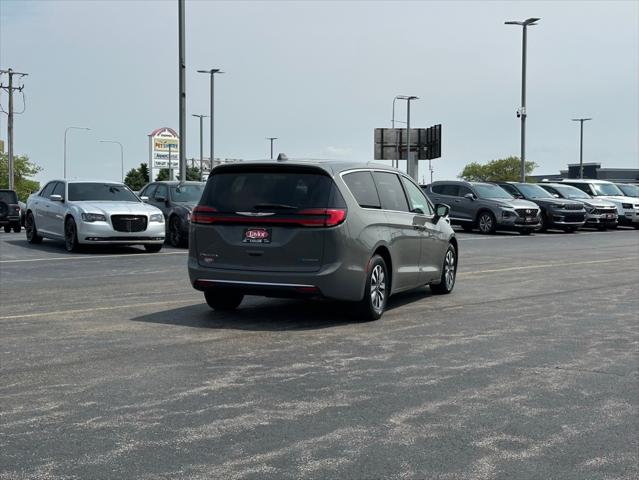 2022 Chrysler Pacifica Hybrid Touring L