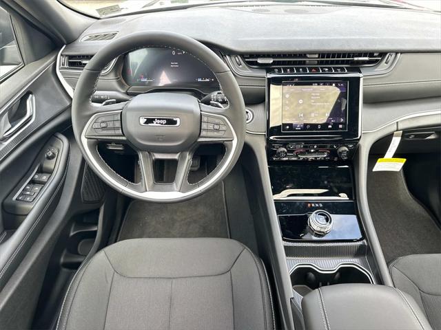 2025 Jeep Grand Cherokee GRAND CHEROKEE LAREDO X 4X4
