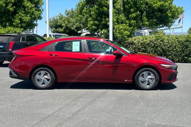 2024 Hyundai Elantra SE