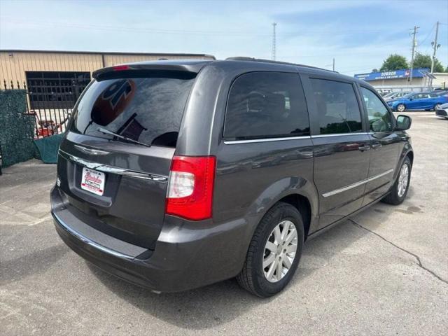 2016 Chrysler Town & Country Touring