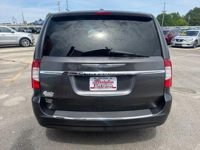 2016 Chrysler Town & Country Touring