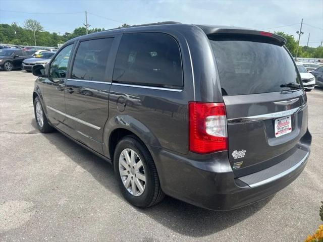 2016 Chrysler Town & Country Touring