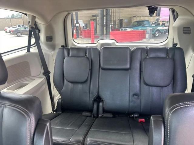 2016 Chrysler Town & Country Touring