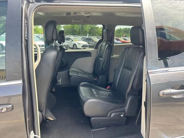 2016 Chrysler Town & Country Touring