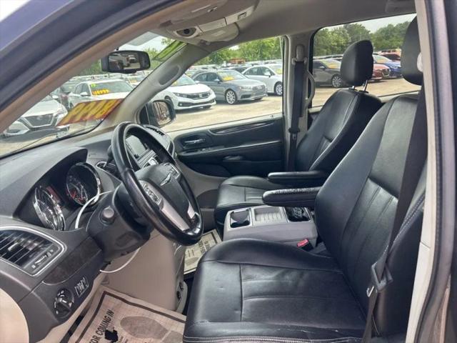 2016 Chrysler Town & Country Touring