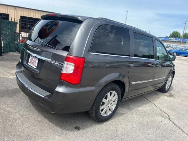 2016 Chrysler Town & Country Touring