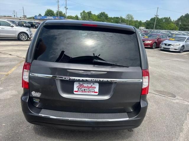 2016 Chrysler Town & Country Touring