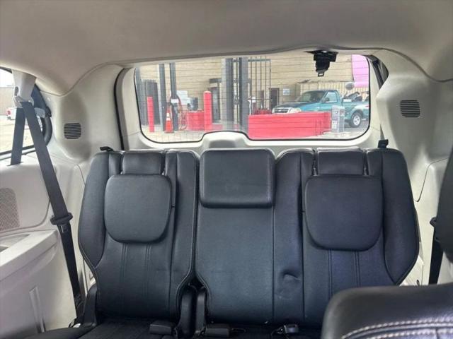 2016 Chrysler Town & Country Touring