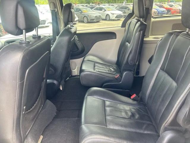 2016 Chrysler Town & Country Touring