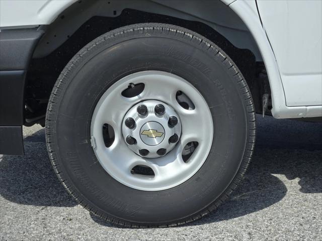 2025 Chevrolet Express Cargo Van RWD 2500 Regular Wheelbase WT