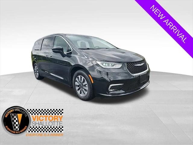 2023 Chrysler Pacifica Hybrid Touring L