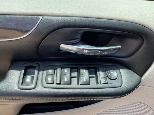 2015 Chrysler Town & Country Touring-L