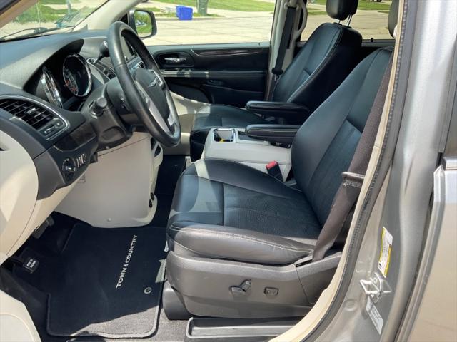 2015 Chrysler Town & Country Touring-L