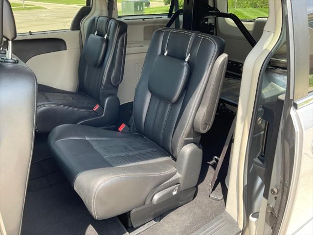2015 Chrysler Town & Country Touring-L