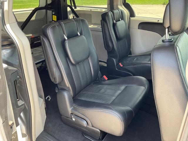 2015 Chrysler Town & Country Touring-L