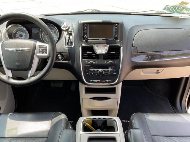 2015 Chrysler Town & Country Touring-L