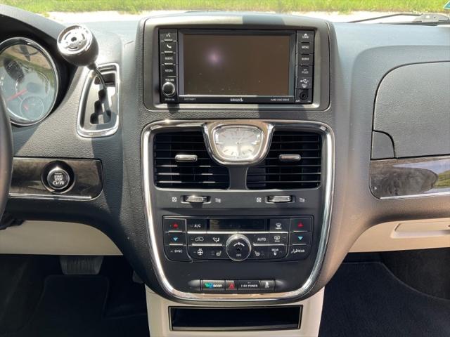 2015 Chrysler Town & Country Touring-L