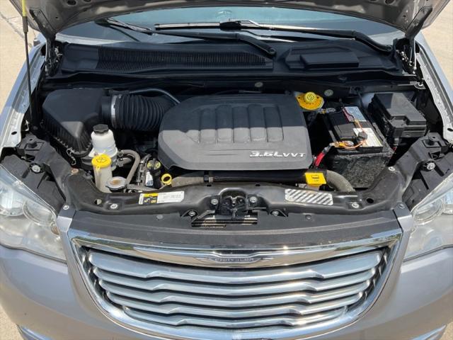 2015 Chrysler Town & Country Touring-L