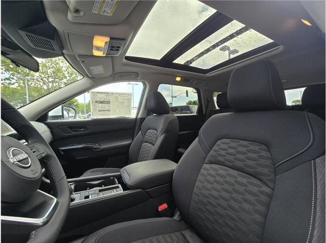 2025 Nissan Pathfinder SV FWD
