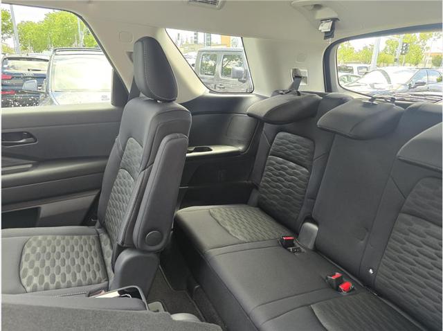 2025 Nissan Pathfinder SV FWD