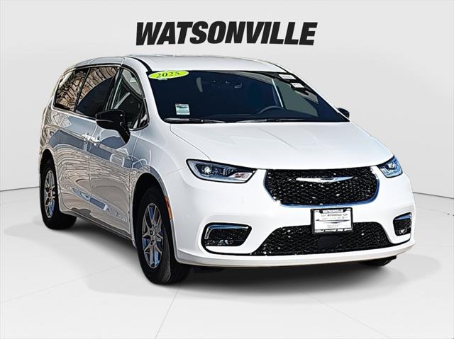 2025 Chrysler Pacifica PACIFICA SELECT