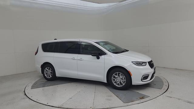 2025 Chrysler Pacifica PACIFICA SELECT