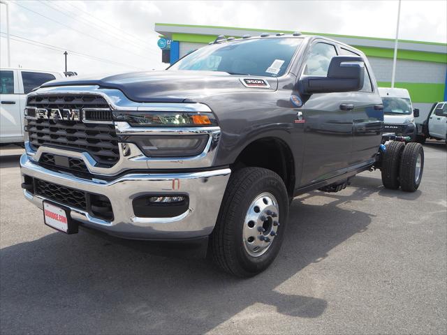 2025 RAM Ram 3500 Chassis Cab RAM 3500 TRADESMAN CREW CAB CHASSIS 4X4 60 CA