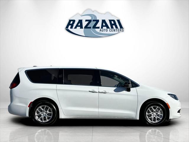 2025 Chrysler Voyager VOYAGER LX