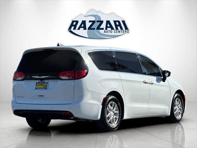 2025 Chrysler Voyager VOYAGER LX