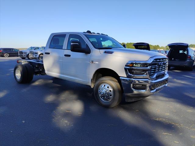 2025 RAM Ram 3500 Chassis Cab RAM 3500 TRADESMAN CREW CAB CHASSIS 4X4 60 CA