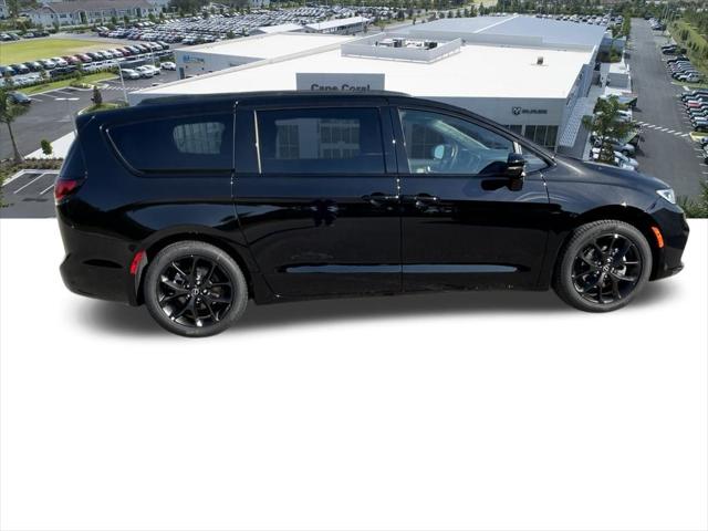 2025 Chrysler Pacifica PACIFICA LIMITED