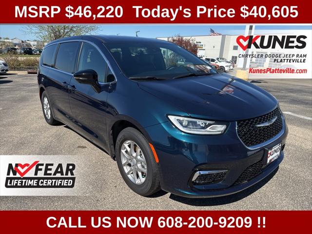 2025 Chrysler Pacifica Select for sale in Platteville, WI