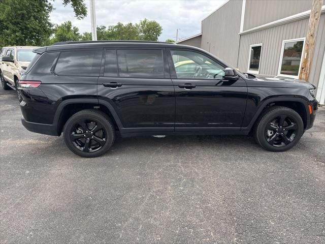 2022 Jeep Grand Cherokee L Altitude 4x4 2022 Jeep Grand Cherokee L Altitude 4x4