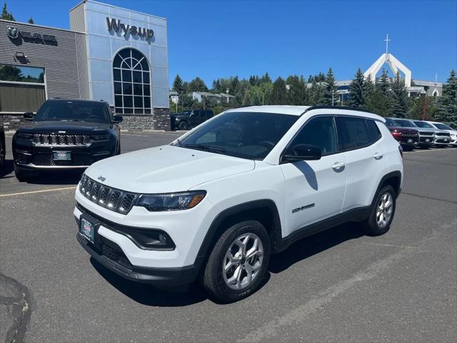 2025 Jeep Compass COMPASS LATITUDE 4X4