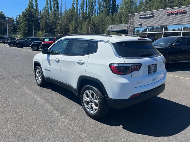 2025 Jeep Compass COMPASS LATITUDE 4X4
