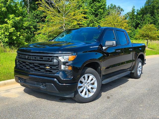 2022 Chevrolet Silverado 1500 4WD Crew Cab Short Bed Custom