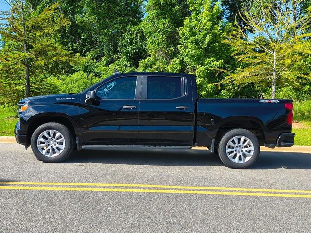 2022 Chevrolet Silverado 1500 4WD Crew Cab Short Bed Custom