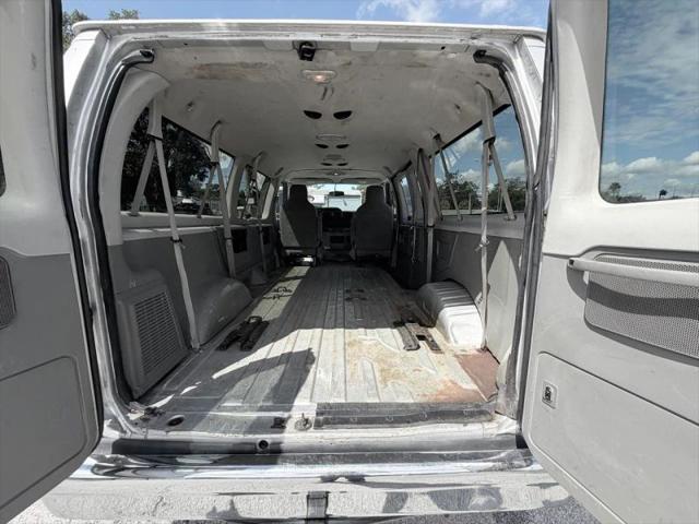 2012 Ford E-350 Super Duty XLT