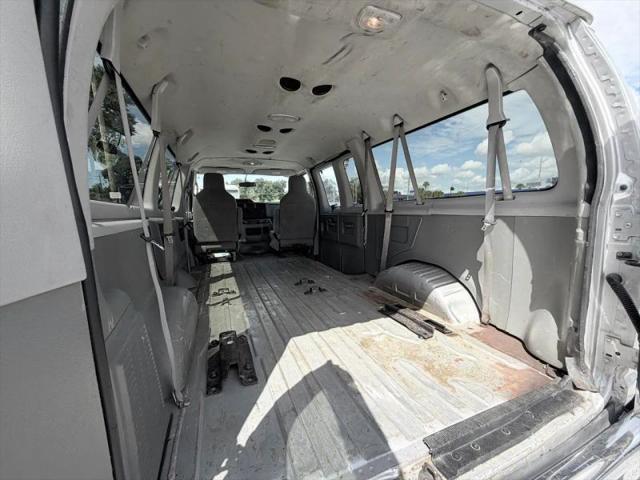 2012 Ford E-350 Super Duty XLT