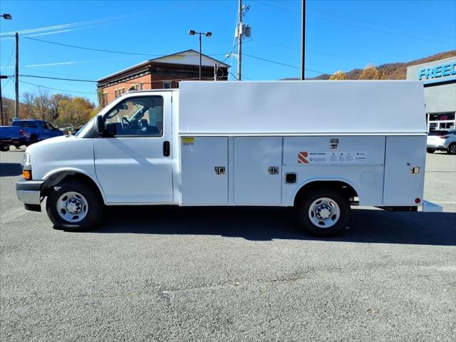 2025 Chevrolet Express Cutaway Work Van
