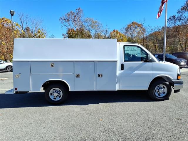 2025 Chevrolet Express Cutaway Work Van