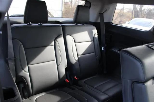 2023 GMC Acadia AWD SLT
