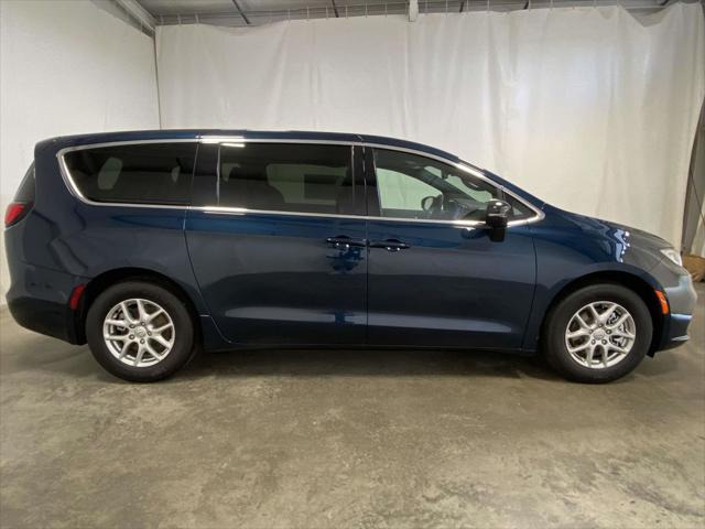 2025 Chrysler Pacifica PACIFICA SELECT