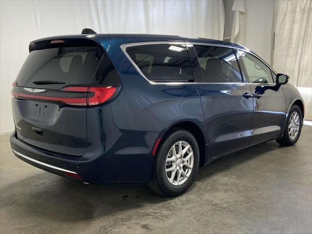 2025 Chrysler Pacifica PACIFICA SELECT