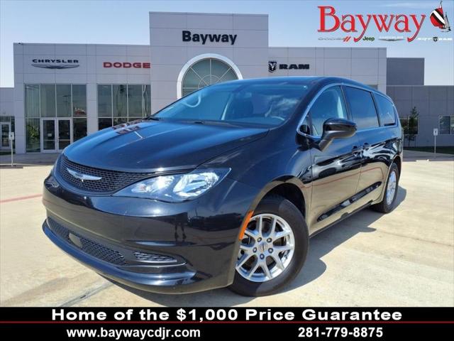 2022 Chrysler Voyager LX