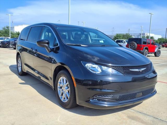 2022 Chrysler Voyager LX