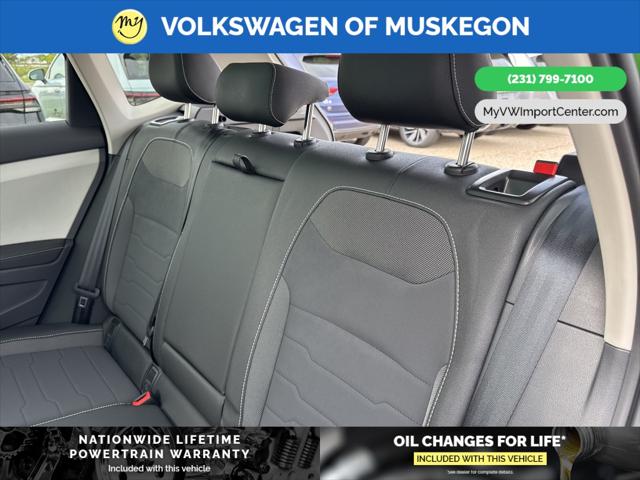 2025 Volkswagen Taos 1.5T SE