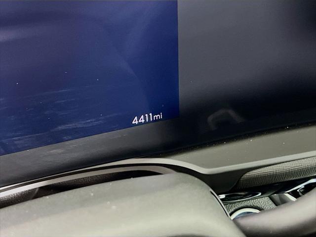 2025 Buick NV Avenir FWD