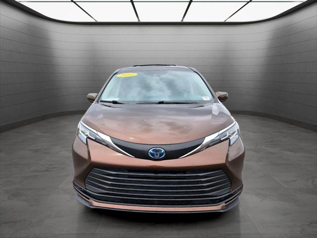 2022 Toyota Sienna LE 2022 Toyota Sienna LE